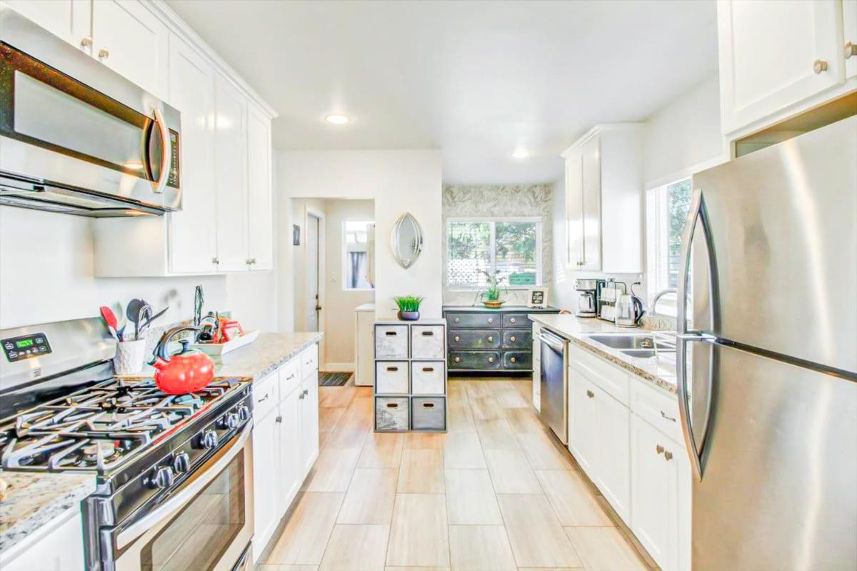 Modern 2-Bedroom Haven In The Heart Of La- Hud-Vp Los Angeles Eksteriør bilde